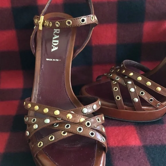 Prada - Picture 2 of 3